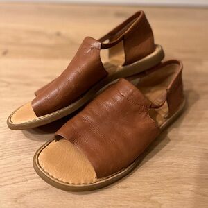 Cove modern leather sandals
